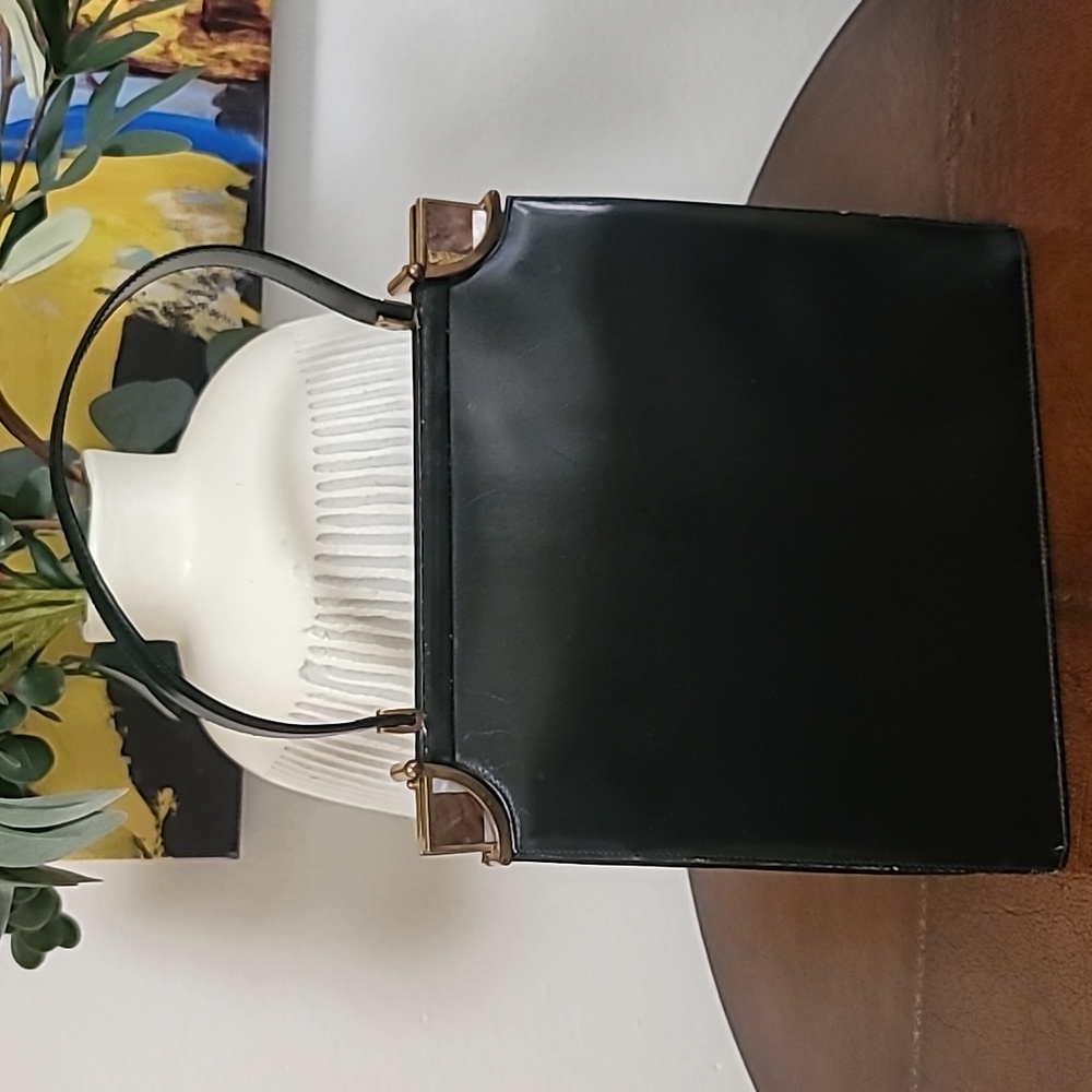 💯 VINTAGE BLACK LEATHER PURSE PRE-OWNED!!